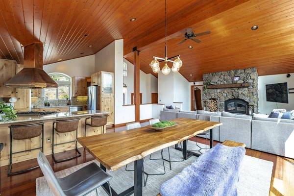15645 Skislope Way, Truckee, CA 96161