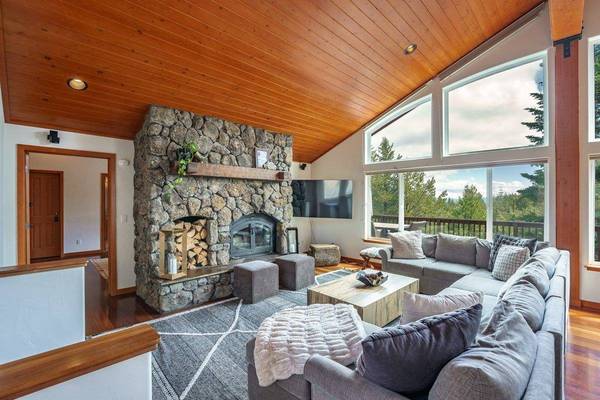 15645 Skislope Way, Truckee, CA 96161