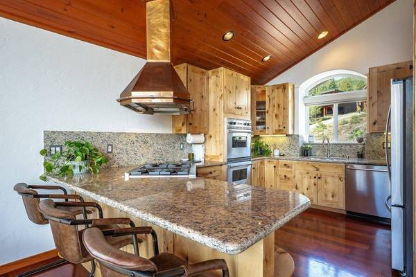 15645 Skislope Way, Truckee, CA 96161