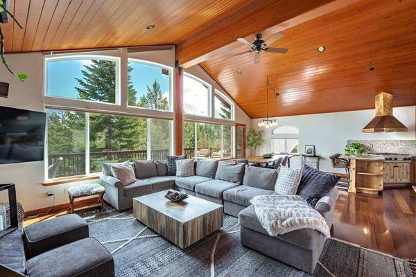 15645 Skislope Way, Truckee, CA 96161