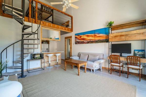 11591 Snowpeak Way, Truckee, CA 96161