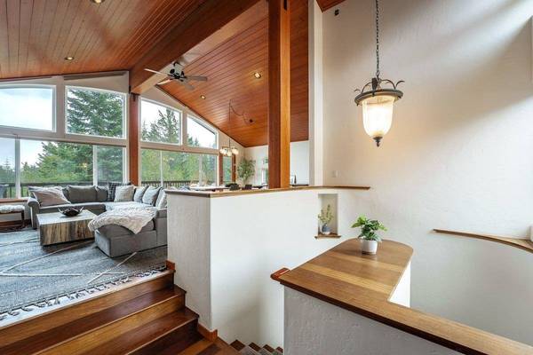 15645 Skislope Way, Truckee, CA 96161