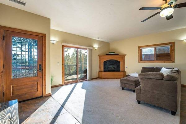16725 Skislope Way, Truckee, CA 96161