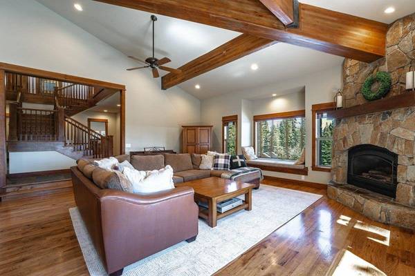 10954 Skislope Way, Truckee, CA 96161