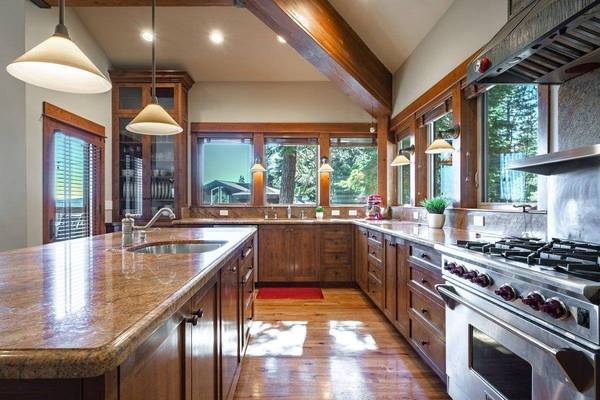 10954 Skislope Way, Truckee, CA 96161