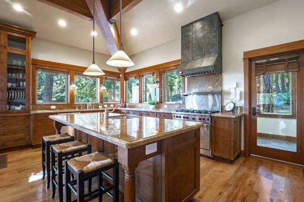 10954 Skislope Way, Truckee, CA 96161