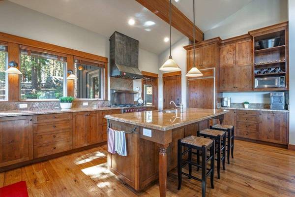 10954 Skislope Way, Truckee, CA 96161