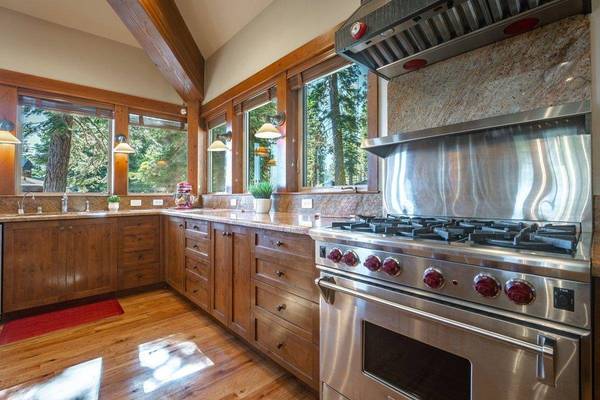 10954 Skislope Way, Truckee, CA 96161