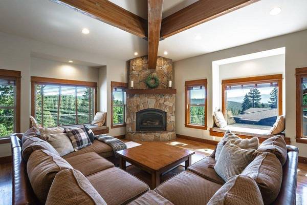 10954 Skislope Way, Truckee, CA 96161