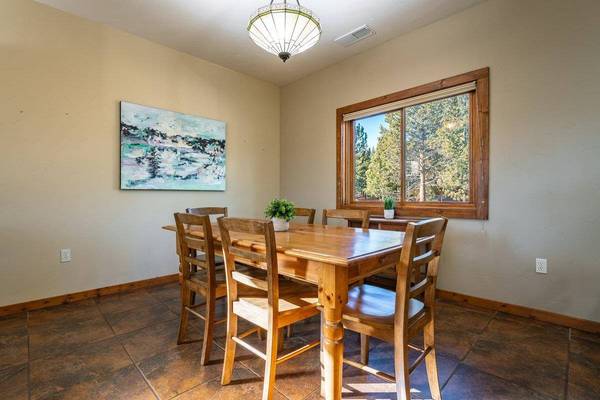 16725 Skislope Way, Truckee, CA 96161