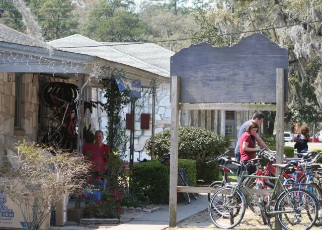 What Goes On At Food Truck Thursday @Lake Ella, Tallahasse-FL