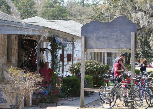 What Goes On At Food Truck Thursday @Lake Ella, Tallahasse-FL