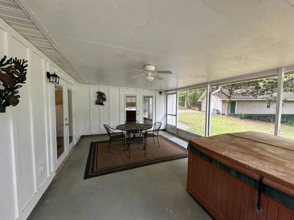 594 Green Oaks Road, Havana, FL 32333