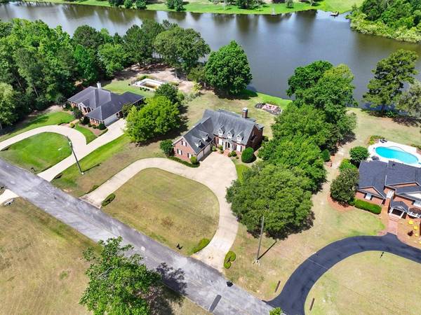 1389 NW Lake Front Dr., Cairo, GA 39828