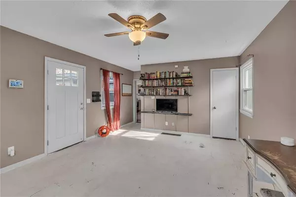 1001 NE 88th ST, Kansas City, MO 64155