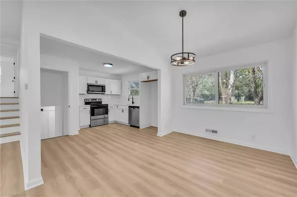 608 Lacy LN, Belton, MO 64012