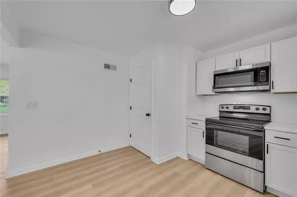 608 Lacy LN, Belton, MO 64012