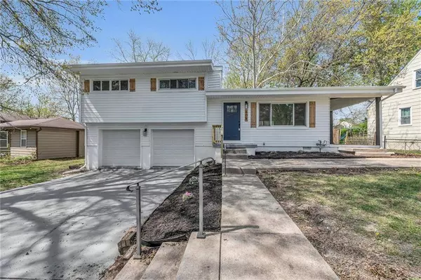 608 Lacy LN, Belton, MO 64012