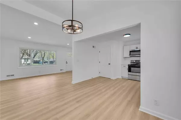 608 Lacy LN, Belton, MO 64012