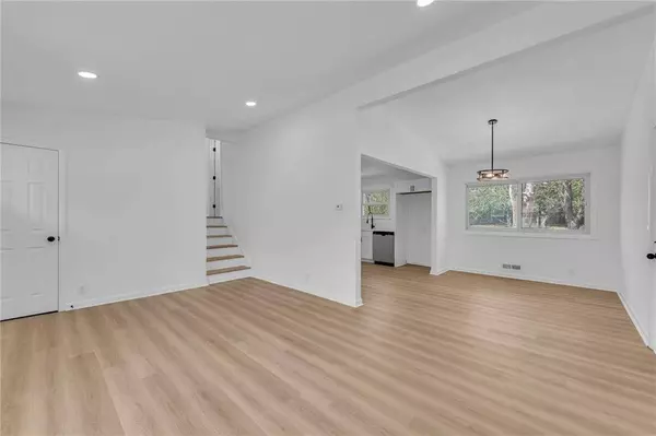 608 Lacy LN, Belton, MO 64012