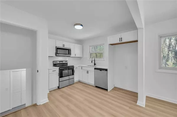 608 Lacy LN, Belton, MO 64012