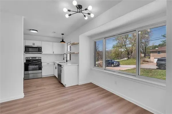 6518 NW Rock Garden RD, Parkville, MO 64152