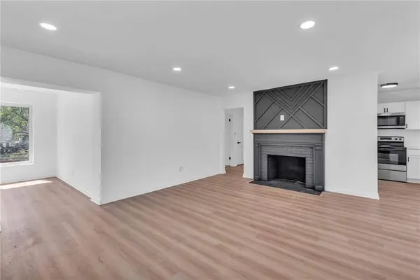 6518 NW Rock Garden RD, Parkville, MO 64152