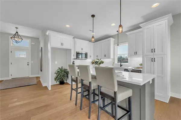 500 6th ST, Smithville, MO 64089