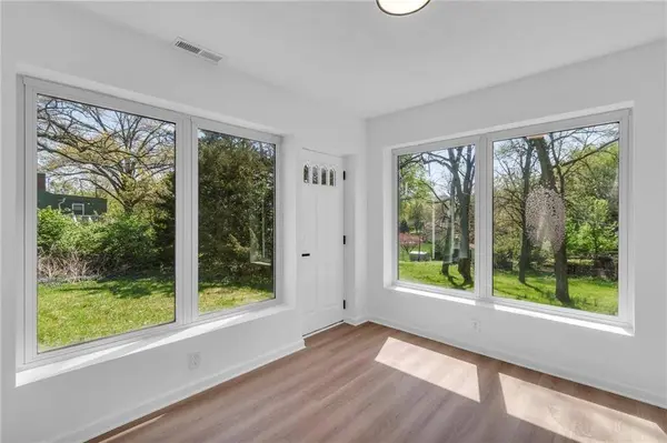 6518 NW Rock Garden RD, Parkville, MO 64152