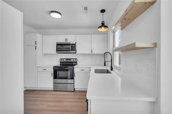 6518 NW Rock Garden RD, Parkville, MO 64152