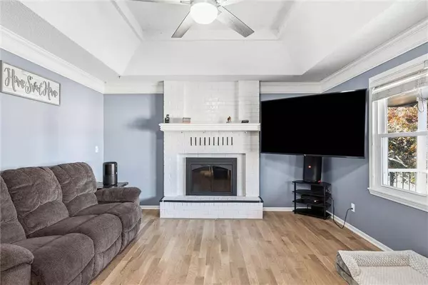 1941 NE Patterson DR, Lee's Summit, MO 64086