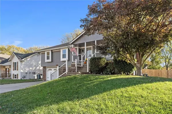 1941 NE Patterson DR, Lee's Summit, MO 64086