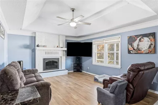 1941 NE Patterson DR, Lee's Summit, MO 64086