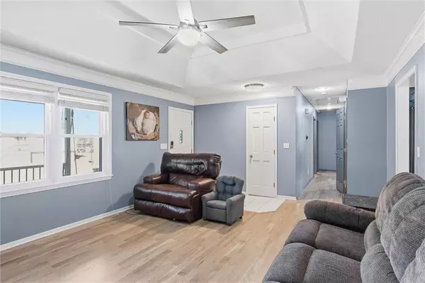 1941 NE Patterson DR, Lee's Summit, MO 64086