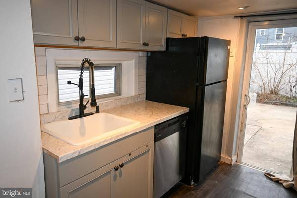 2058 E YORK ST, Philadelphia, PA 19125