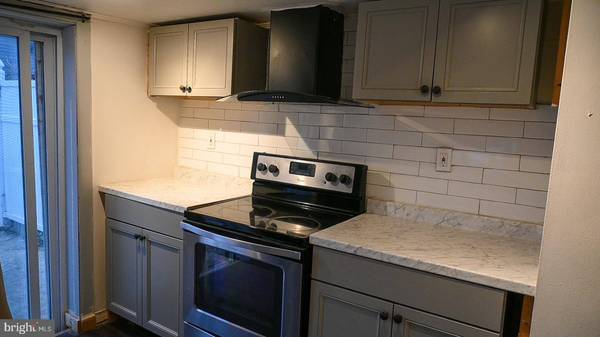 2058 E YORK ST, Philadelphia, PA 19125