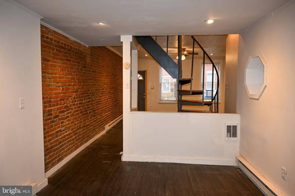 2058 E YORK ST, Philadelphia, PA 19125