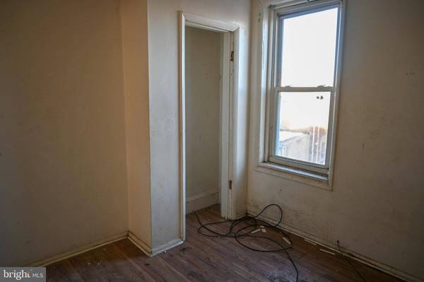 547 S SALFORD ST, Philadelphia, PA 19143