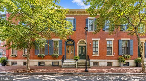 1704-00 WALLACE ST #202
