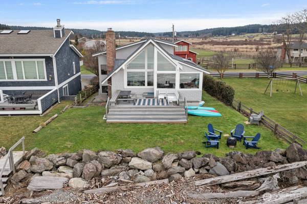 2508 Sunlight Beach RD, Clinton, WA 98236