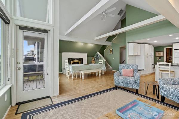 2508 Sunlight Beach RD, Clinton, WA 98236