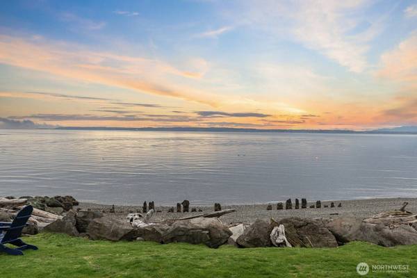 2508 Sunlight Beach RD, Clinton, WA 98236