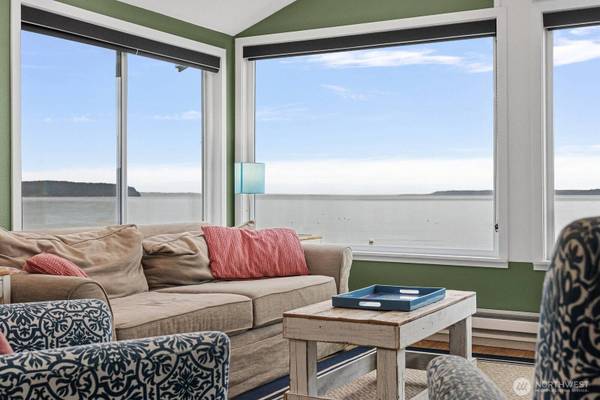 2508 Sunlight Beach RD, Clinton, WA 98236