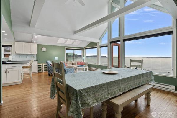 2508 Sunlight Beach RD, Clinton, WA 98236