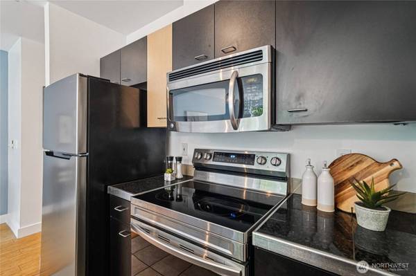 2504 Western AVE #326, Seattle, WA 98121