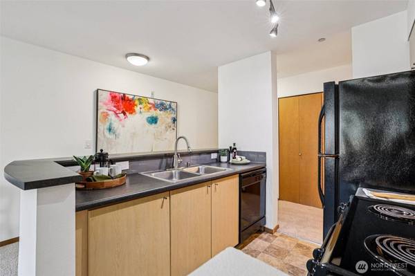 412 11th AVE #404, Seattle, WA 98122