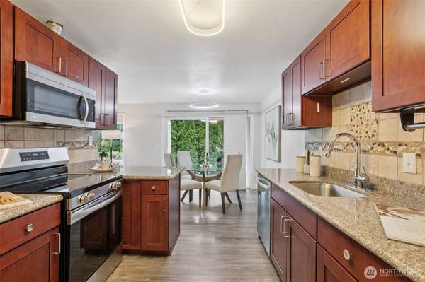 15214 NE 8th ST #G14, Bellevue, WA 98007