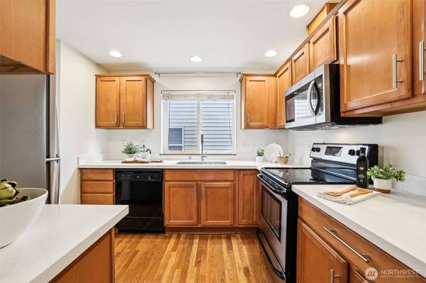 9523 Ashworth AVE N #C, Seattle, WA 98103