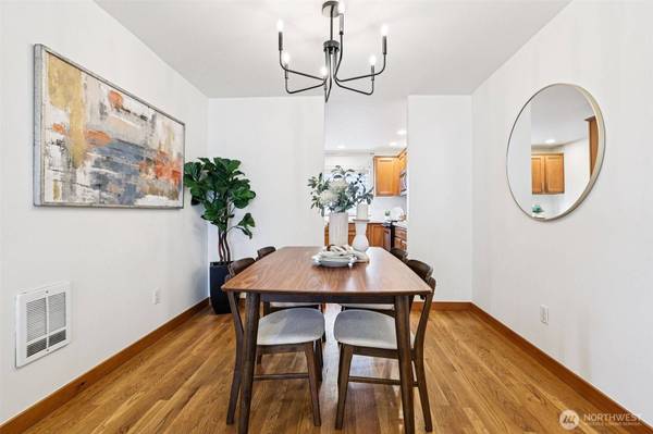 9523 Ashworth AVE N #C, Seattle, WA 98103