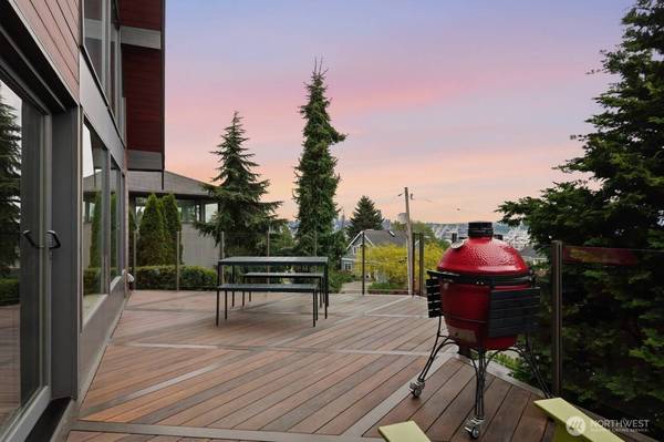 3727 Belvidere AVE SW, Seattle, WA 98126